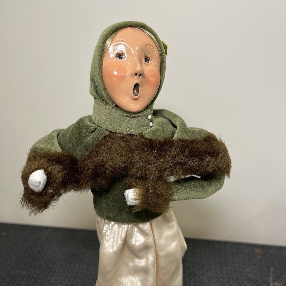 Byers Choice Caroler Woman, Green‎ Fur Coat, Blonde Hair, Long Skirt Vtg 1995